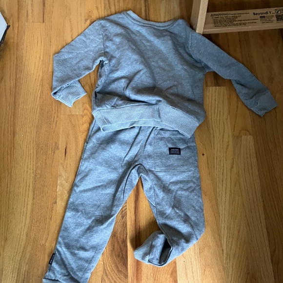 Volcom kids pullover and joggers - Picture 2 of 4